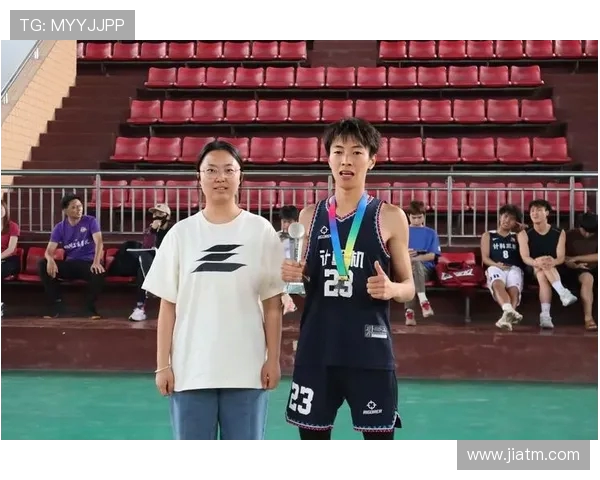 重庆篮球队个人能力变革引发热议球员成长与团队协作的新篇章